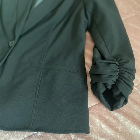 Valerie Steven’s Women's Elegant Black Suit Jacket - Picture 7 of 10